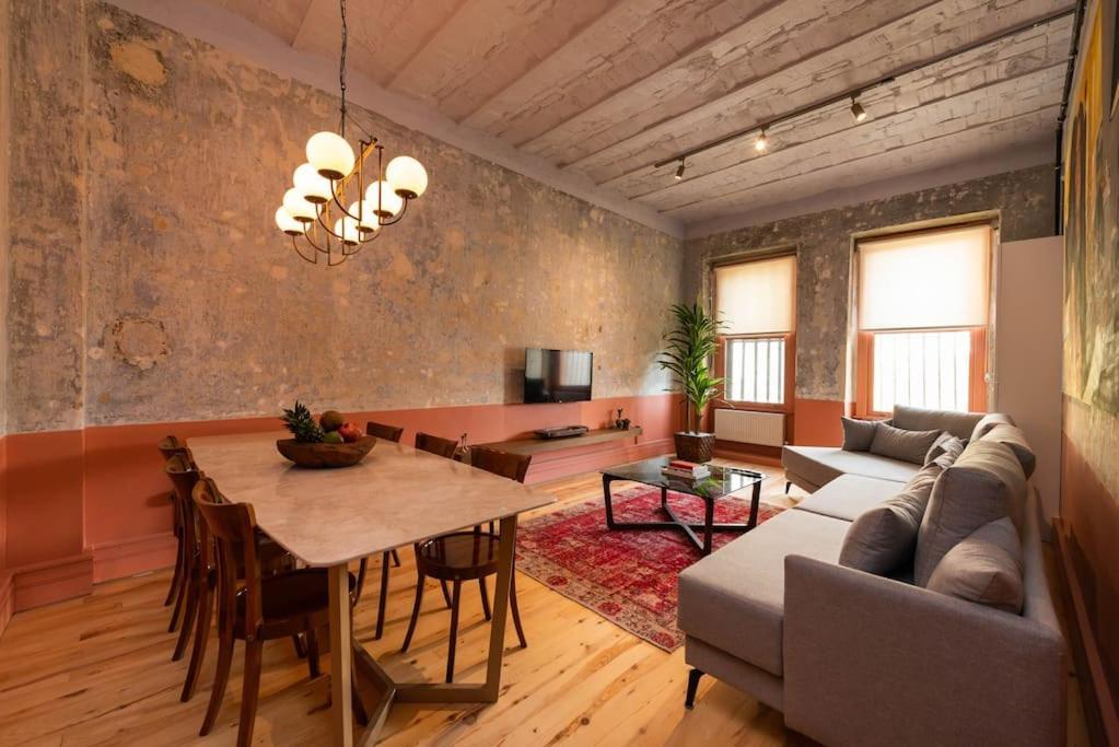 Penelope's Loft - Just Renovated 5br In Centre Daire İstanbul